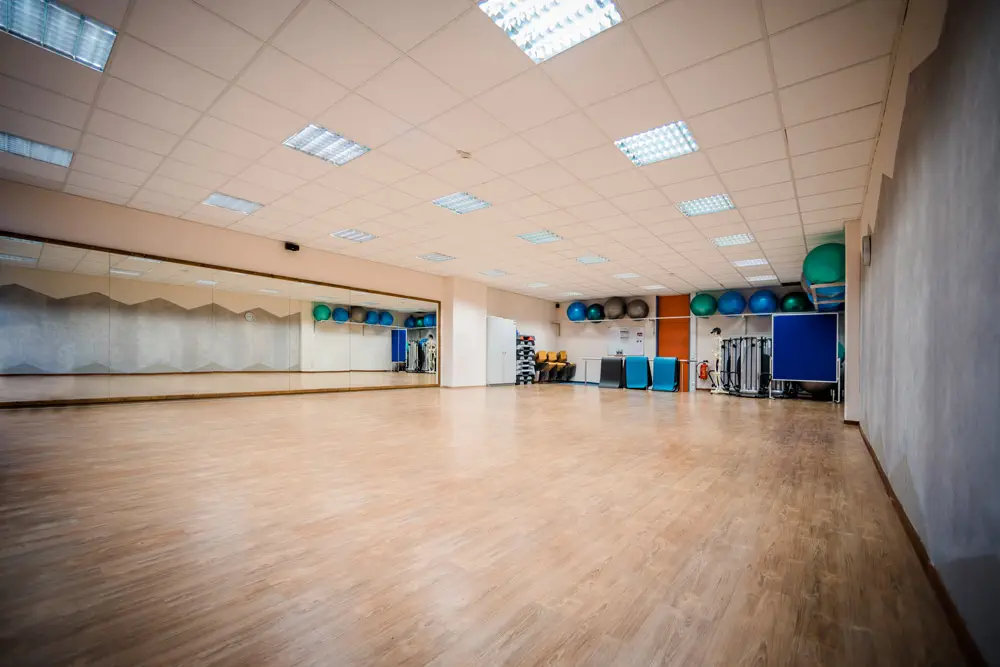 rehazentrum-weingarten-ravensburg-therapie-fitness-raeumlichkeiten-kursraum-001