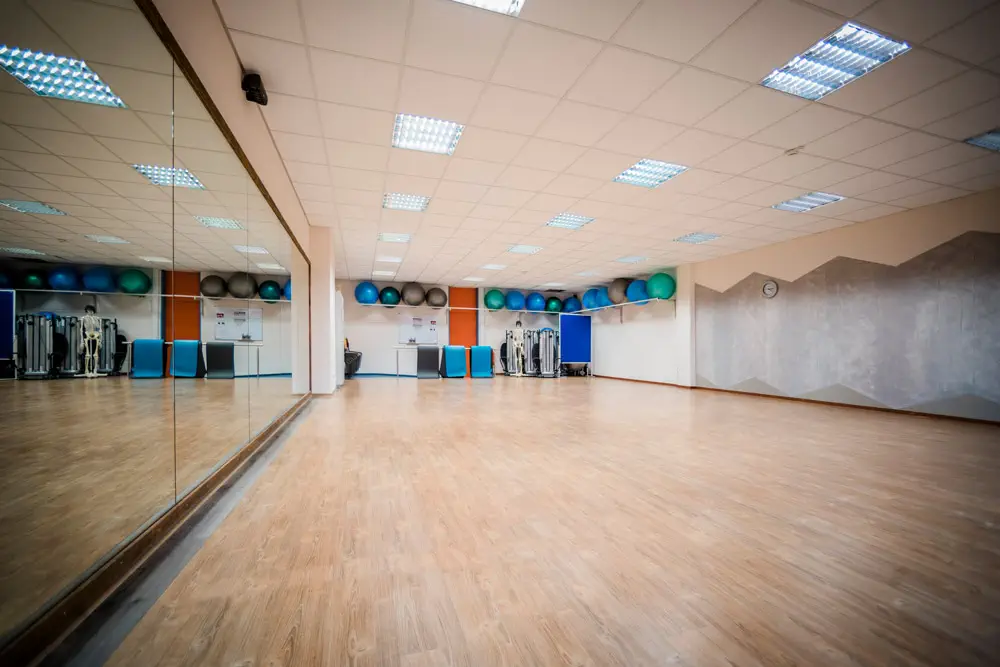 rehazentrum-weingarten-ravensburg-therapie-fitness-raeumlichkeiten-kursraum-002
