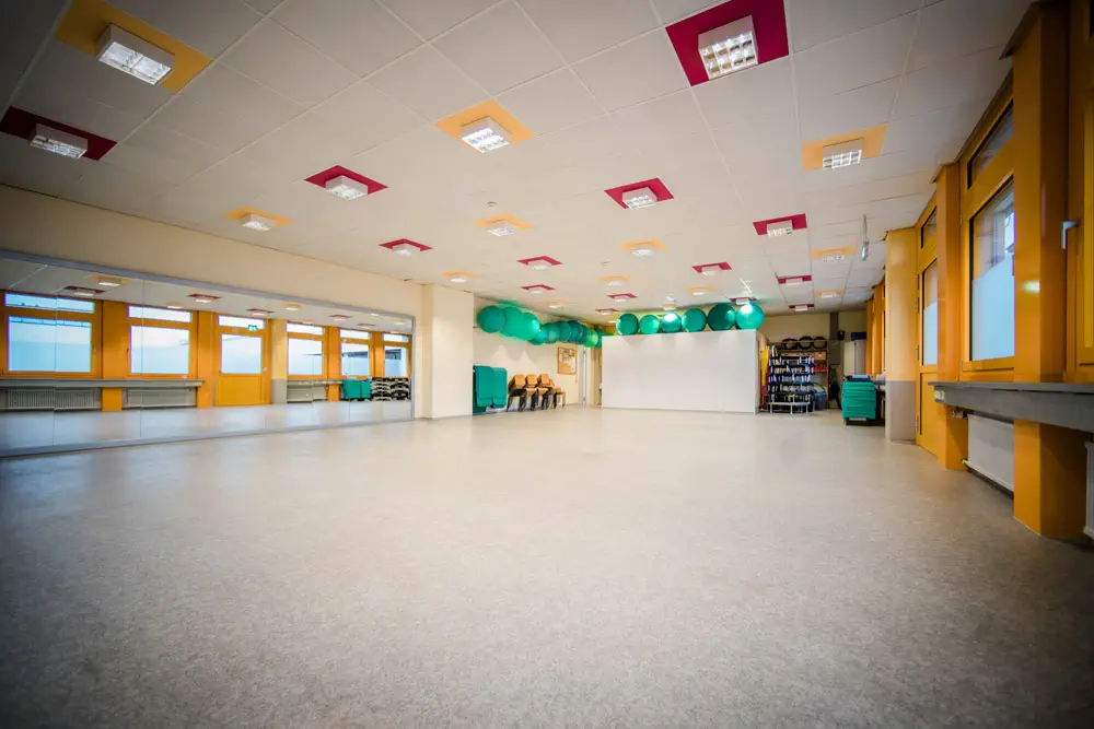 rehazentrum-weingarten-ravensburg-therapie-fitness-raeumlichkeiten-kursraum-003
